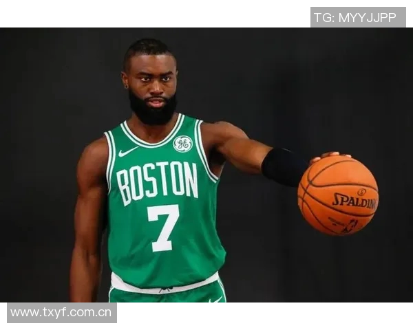 杰伦布朗分享全队胜利喜悦强调持续学习与进步的重要性